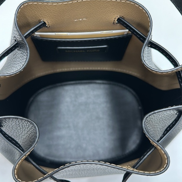 MICHAEL KORS  Reed Medium Pebbled Leather Bucket Bag Black NWT - Picture 10 of 14